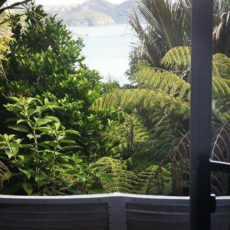 Matapouri Cabin By The Beach Hotel Exterior photo