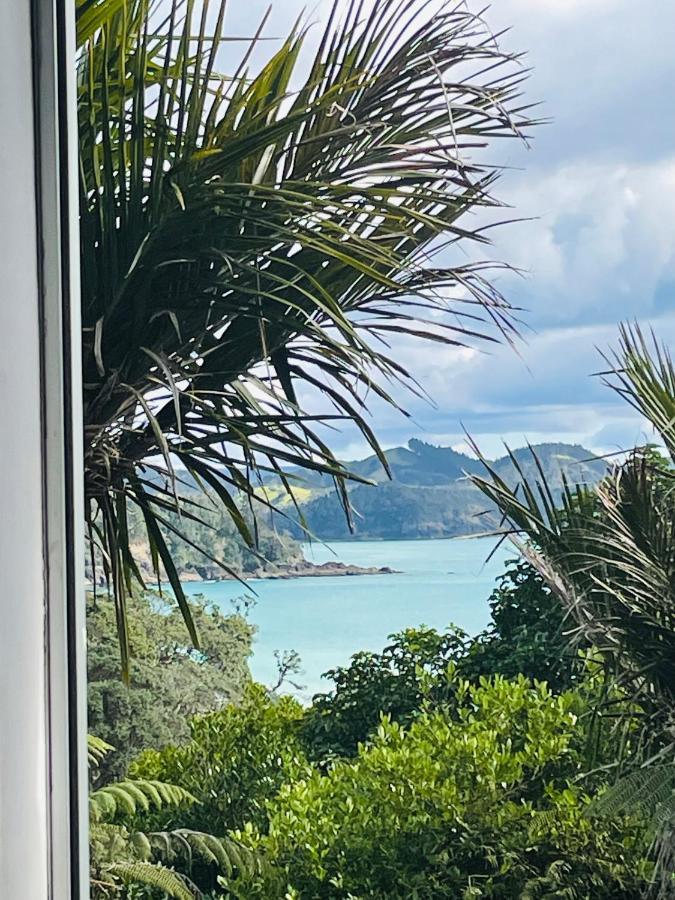 Matapouri Cabin By The Beach Hotel Exterior photo