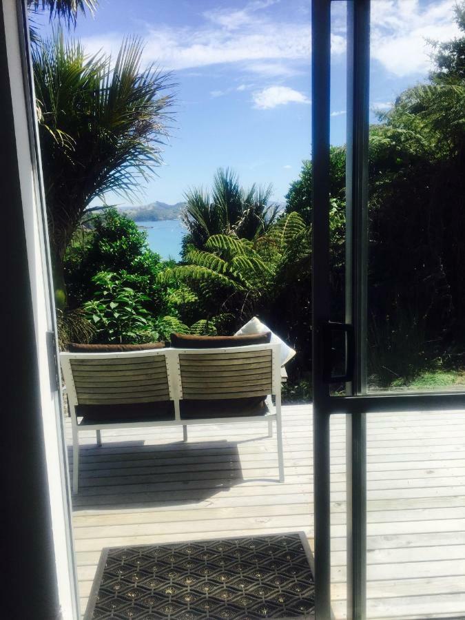 Matapouri Cabin By The Beach Hotel Exterior photo